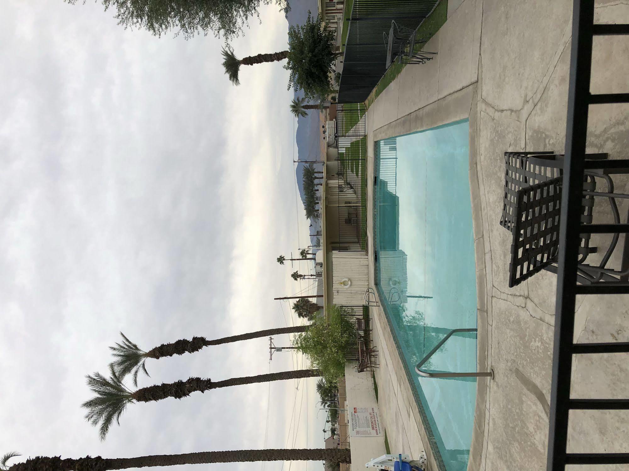 Western Sands Motel Indio Extérieur photo